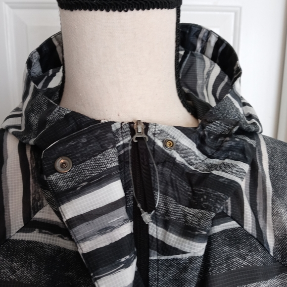 Lululemon Lab Assemblage Shell Coat - Picture 6 of 14